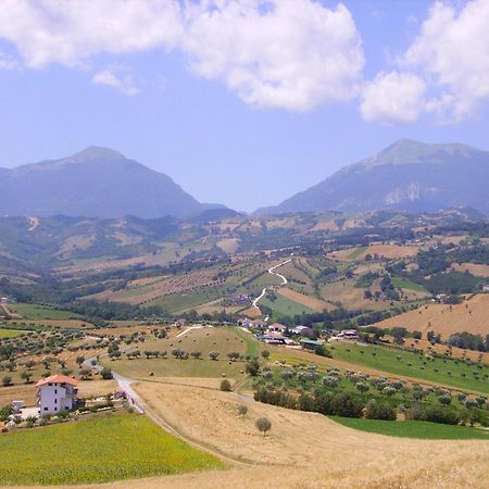 Agriturismo Il Vecchio Carro Campli Exterior foto